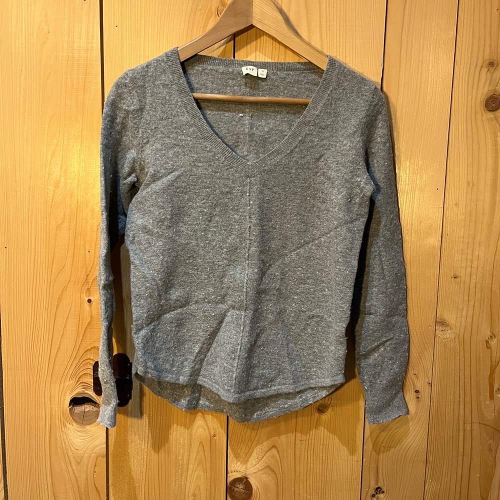 GAP Classic Wool Blend Gray V-Neck Sweater